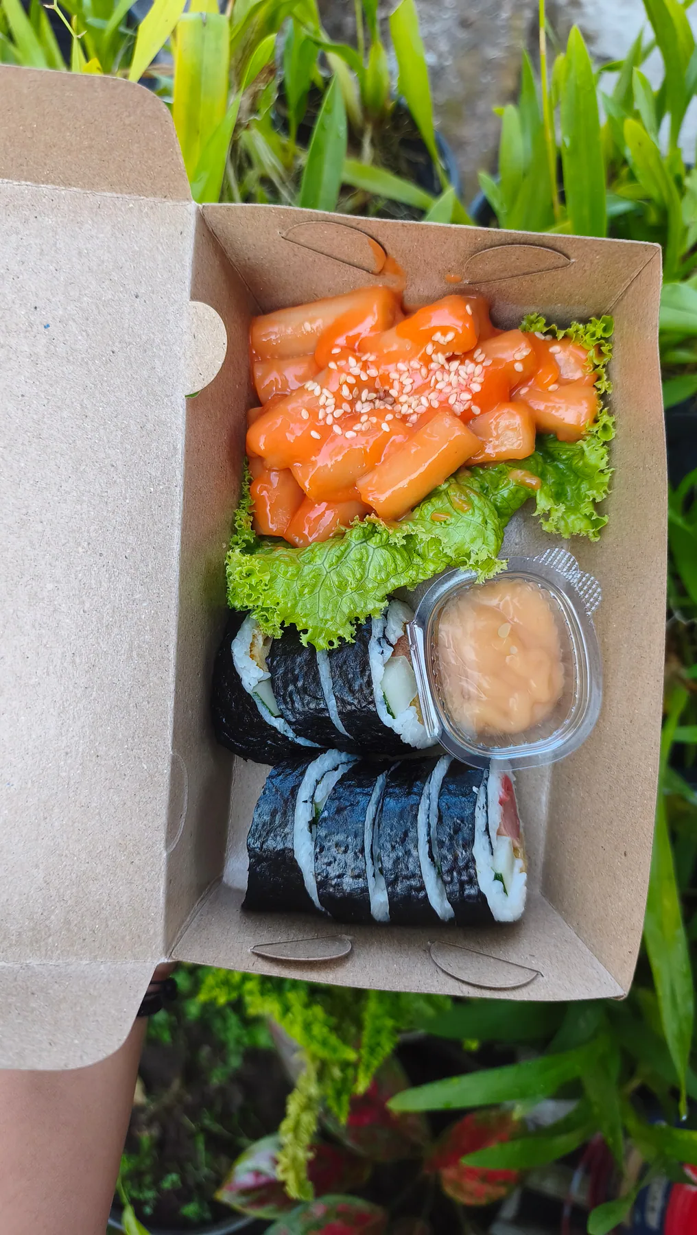 김밥과 떡볶이로 구성한 포장 케이터링 메뉴